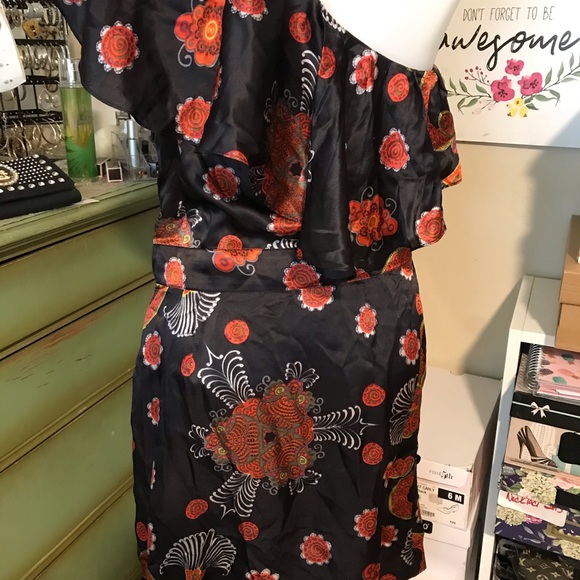 Dress - Picture 3 of 6